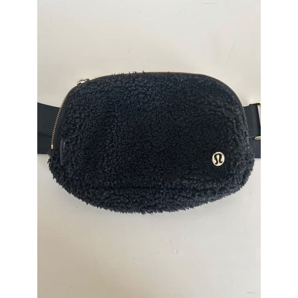 Lululemon Everywhere Belt Bag Fleece Black Gold Hardware Crossbody Fanny Pack O/